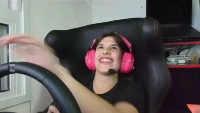 Antonella Bassani fatura o título da competição feminina de e-sports automobilístico da CBA